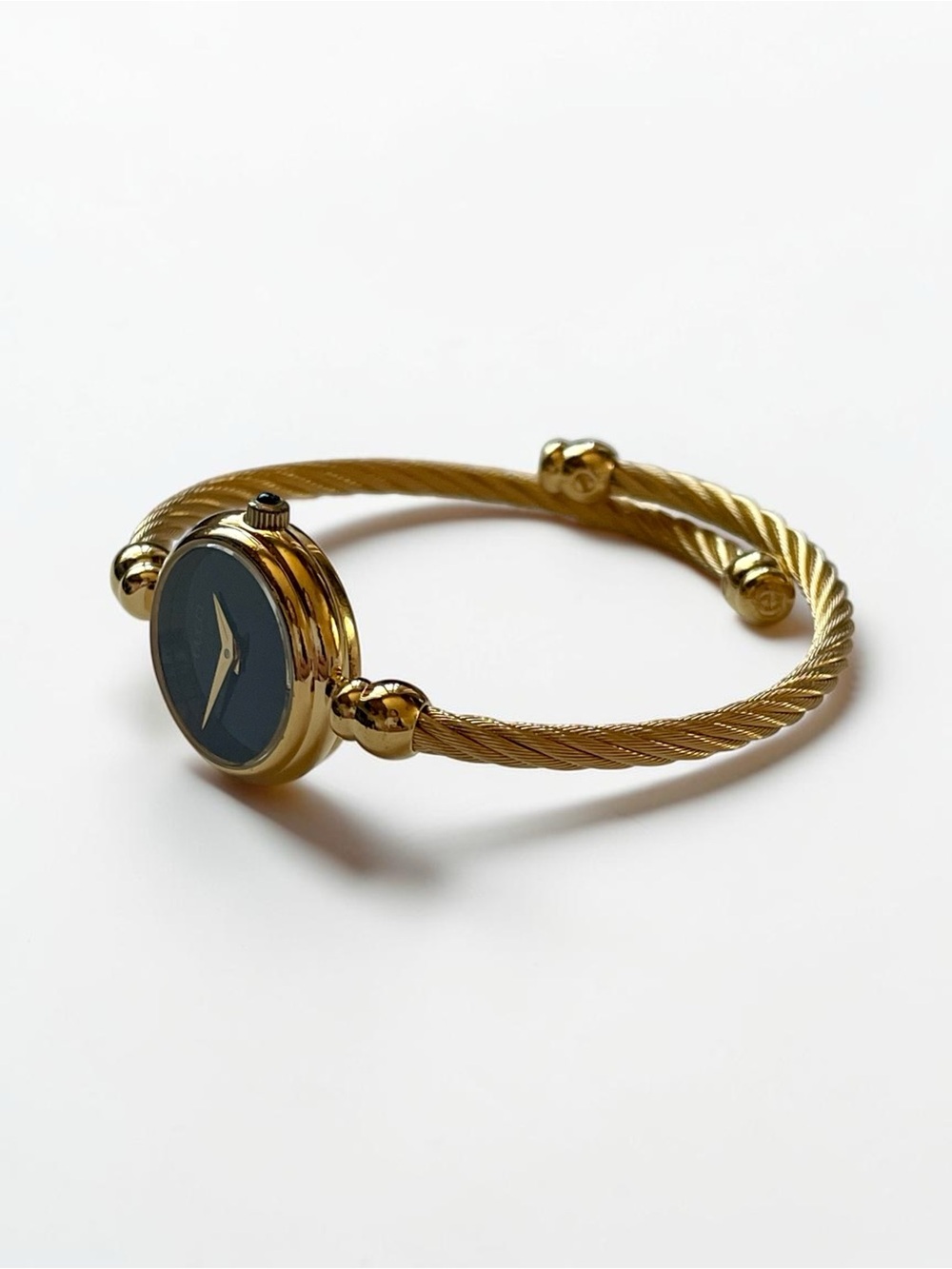 Gucci Gold-Tone Bangle Watch with Black Dial - Picture 6 of 17